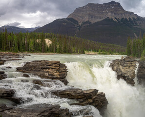 Athabasca Falls and Mount Kerkeslin, Jasper NP, Canada © Sérgio Nogueira