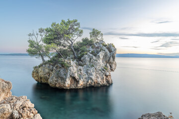 Kamień Breli (Kamen Brela) o zachodzie słońca © FotoKieltyka.pl