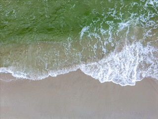 Fale nad morzem Bałtyckim © hunter76