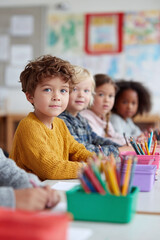 Obraz premium Diverse children in classroom setting. Focus on learning, creativity, and community. Perfect for educational materials, diversity initiatives, and childhood development.
