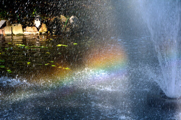 tęcza na kroplach wody z fontanny, tęcza na fontannie, a rainbow on the drops of water from the fountain, Rainbow in the fountain © kateej