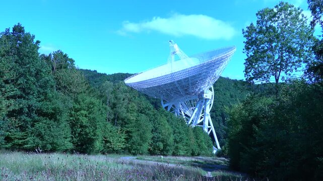 Radioteleskop Effelsberg des Max-Planck-Institiut f&uuml;r Radioastronomie