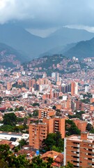 Fototapeta premium Cityscape view of a densely populated urban area nestled within a mountainous region