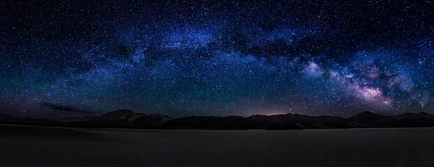 The Milky Way over the Racetrack in Death Valley © Xan