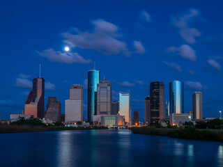 Naklejka premium Houston Skyline at Dusk with Full Moon and River cityscape