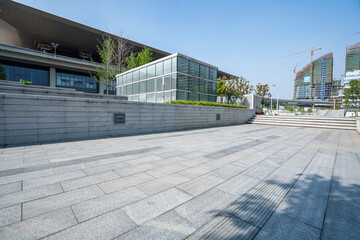 Obraz premium Empty road with modern buildings