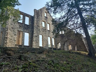 Obraz premium ruins of a castle in missouri 2