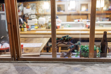 雰囲気のある沖縄料理店。
なんと全品300円均一だった。
しかしどれも手が込んでいて、物凄く美味しい。
深夜の沖縄最大の歓楽街で晩酌をする。
沖縄県那覇市松山地区-2025/6/26
