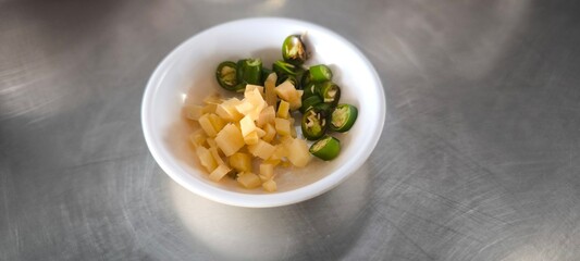 Sliced ??chilli and ginger for eating with chicken rice