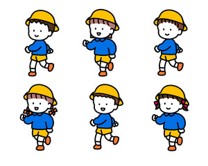 歩く子供たち　お揃い服