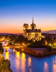 Fototapeta premium Parisian Cathedral at Dawn
