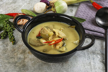 Thai green chicken curry with coconut