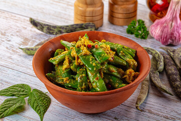 Steamed green beans with egg scramble