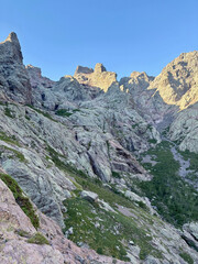 Paysage corse sur le GR20 lors de la montée vers le Col des Eboulis