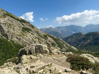 Vue sur la vallée de Vizzavona sur le GR20 en Corse