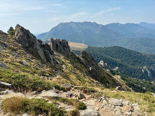 Montagnes corses entre le refuge de Prati et le refuge d'Usciolu sur le GR20
