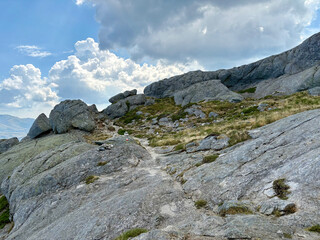 Paysage montagneux corse près du refuge d'Usciolu sur le GR20