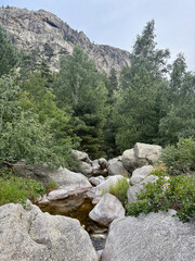Torrent et rochers sur le GR20 en Corse