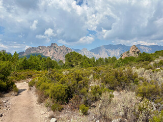 Paysage sur la dernière étape du GR20 entre Paliri et Conca