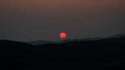 Puesta de sol; atardecer en Gúdar / Teruel
