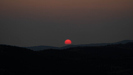 Puesta de sol; atardecer en Gúdar / Teruel