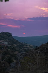 Puesta de sol; atardecer en Gúdar / Teruel