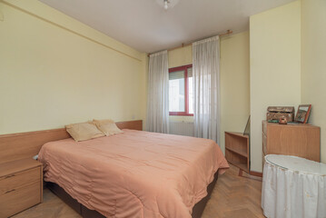 Fototapeta premium Premium Comfort: Room with a double bed, high-end mattress, and thoughtful decor