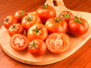 Tomaten, Gemüse, Küche, Holzbrett, halbe Tomaten, 