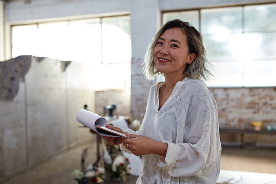 Event coordinator planning styled photoshoot