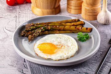 Gourmet breakffast - asparagus with egg