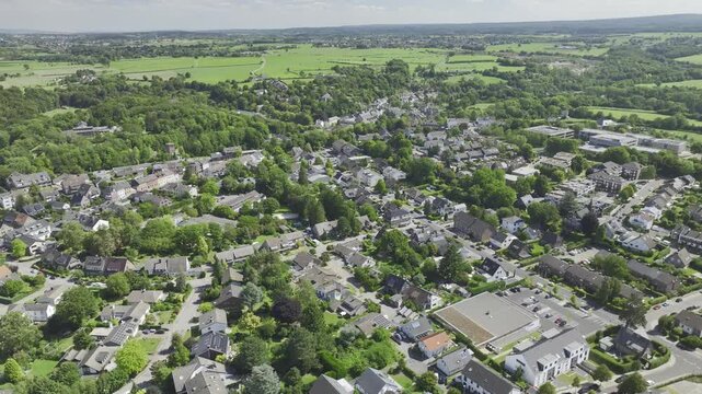 Dynamische Drohnenvideos und Luftbild-Footage von Kornelim&uuml;nster bei Aachen. Zu sehen sind Reichsabtei, Bergkirche, Benediktinerabtei, Probsteikirche St. Cornelius, Inda Gymnasium, Fu&szlig;ballplatz des FC
