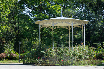 Altana w stylu orientalnym w Parku w Łodzi © Magdalena