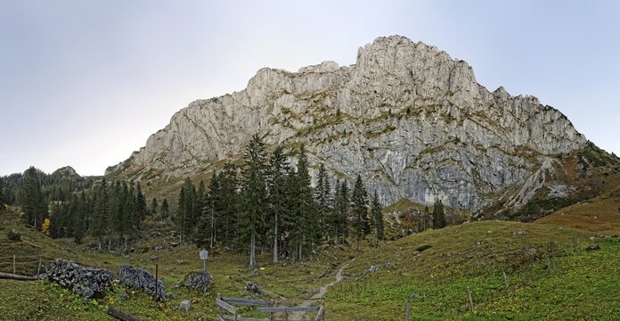 Benediktenwand ridge at the Tutzing hut Benediktbeuern, Upper Bavaria, Bavaria, Germany