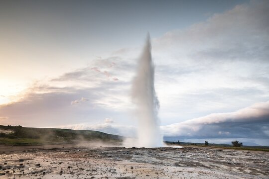 Geyser Strokkur, geothermal area Haukadalur, Golden Circle, Southern Iceland, Iceland