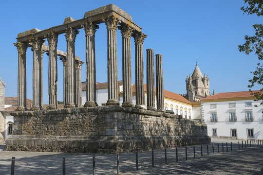 Roman temple of Diana in front of the Santa Maria Cathedral, &Eacute;vora, Unesco World Heritage Site, Alentejo, Portugal