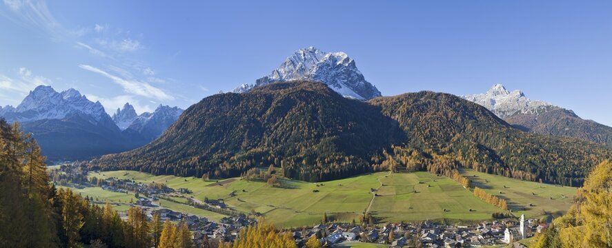 Overlooking the town of Sesto, Sexten, with Dreischusterspitze or Punta dei Tre Scarperi and Croda dei Baranci or Birkenkofel mountains, South Tyrol, Italy, Europe