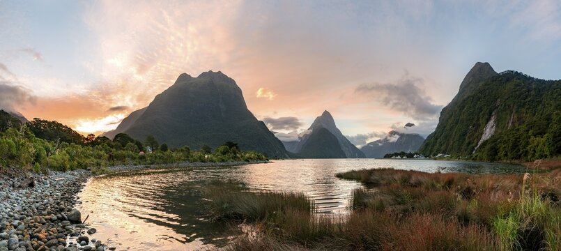 Mitre Peak and Mount Philipps, sunset, fjord landscape, Milford Sound, Fiordland National Park, Te Anau, Southland, South Island, New Zealand