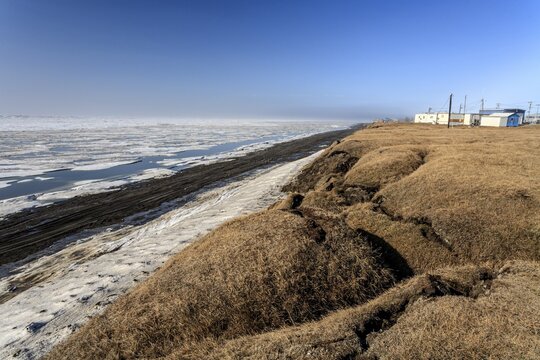 Thawing permafrost on the Arctic coast, climate change, pack ice, Barrow, Beaufort Sea, Alaska, USA