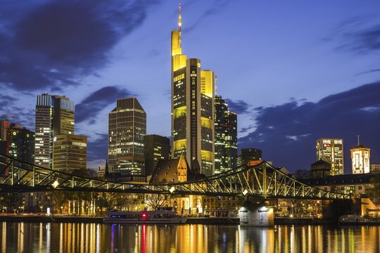 Skyline and banking district after sunset, twilight, Tower 185, Commerzbank, HelaBa, Hessische Landesbank, Deutsche Bank, Eiserner Steg, Frankfurt am Main, Hesse, Germany