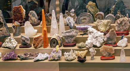 Sparkling stones crystal minerals sold on a market in Turkey © Tatty