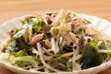 海藻サラダ（ツナ　大根　レタス　ワカメ）