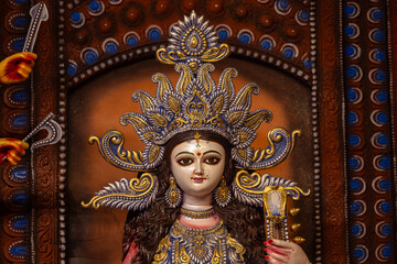 Obraz premium Subho mahalaya, An handmade idol of Goddess Durga decorated in colorful Pandal. Durga Puja is biggest religious festival of Hinduism and for bengalis and is now celebrated worldwide.