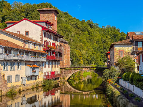 The canton of Saint-Jean-Pied-de-Port is a former French canton, located in the department of Pyr&eacute;n&eacute;es-Atlantiques and the Aquitaine region.