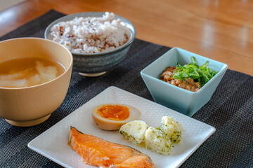 Japanese breakfast / 焼き鮭と納豆ごはん
