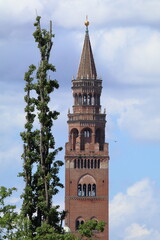 torrazzo fra gli alberi