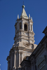Fototapeta premium Majestic in white volcanic stone, the Cathedral of Arequipa rises proudly against the Andean sky. A masterpiece of neoclassical architecture, it embodies the elegance and resilience of the “White City