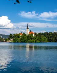 Fototapeta premium Lakeside church on an island (1)