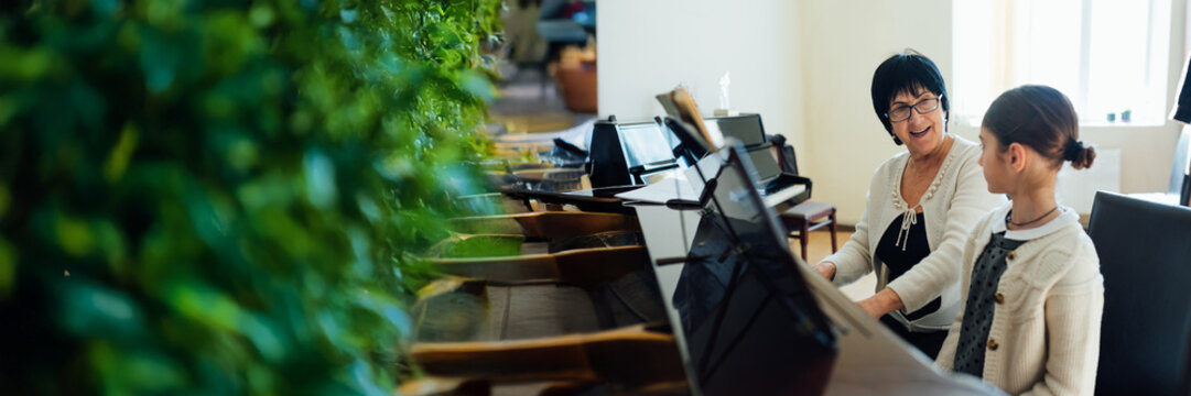 Piano Lesson Interaction Wide Banner with Copy Space