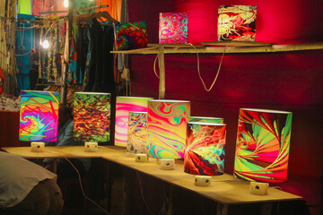 Naklejka premium Vibrant Goan markets filled with handcrafted arts, souvenirs, colorful textiles, pottery, jewelry, and local crafts showcasing Goa’s culture and creativity.
