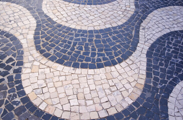 Obraz premium Cobblestone pavement with intricate patterns and textures creating a beautiful outdoor walkway design